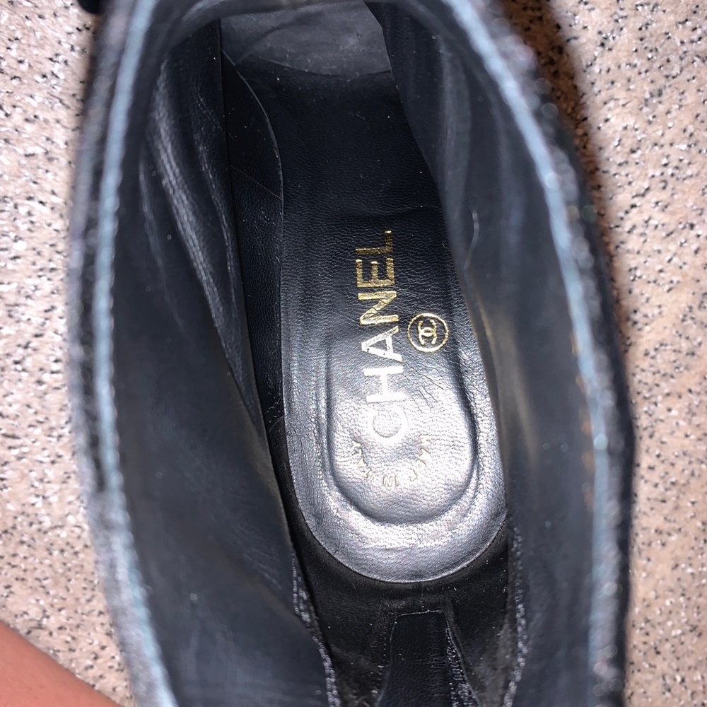 CHANEL women’s velvet booties Euro size 38 (US 8) - Picture 4 of 8